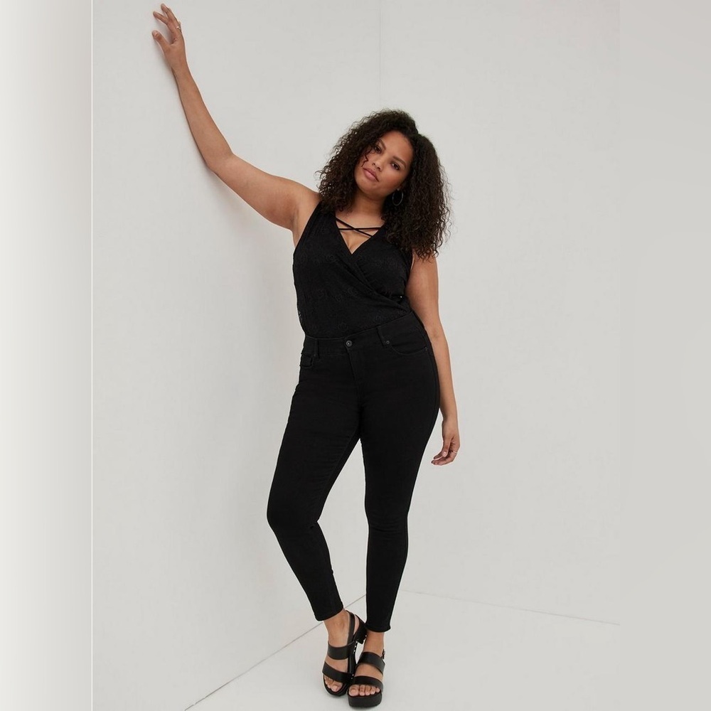 NWT Torrid Surplice Strappy Lace Bodysuit, Black, 5X/28W, Plus Size, Lingerie - Picture 4 of 8
